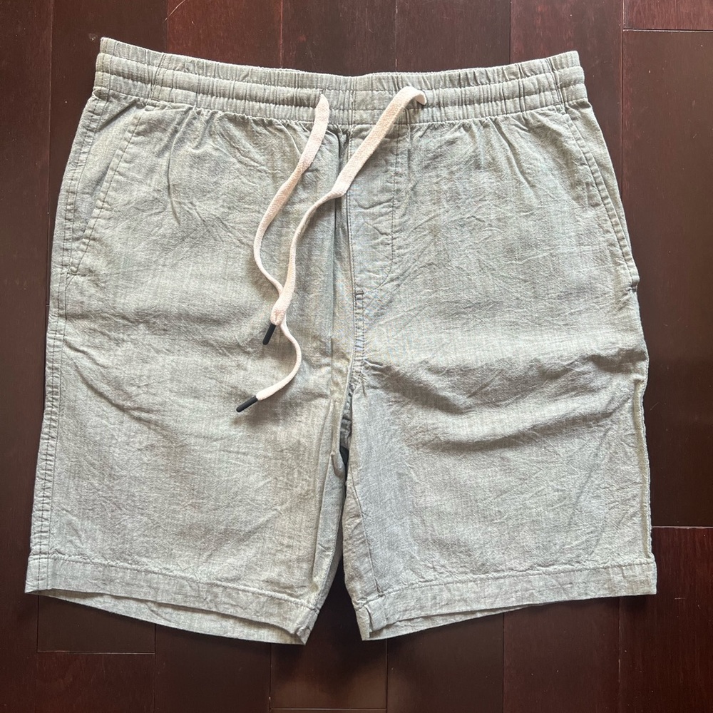 Banana Republic Men's Summer Green Cotton Shorts - Size M